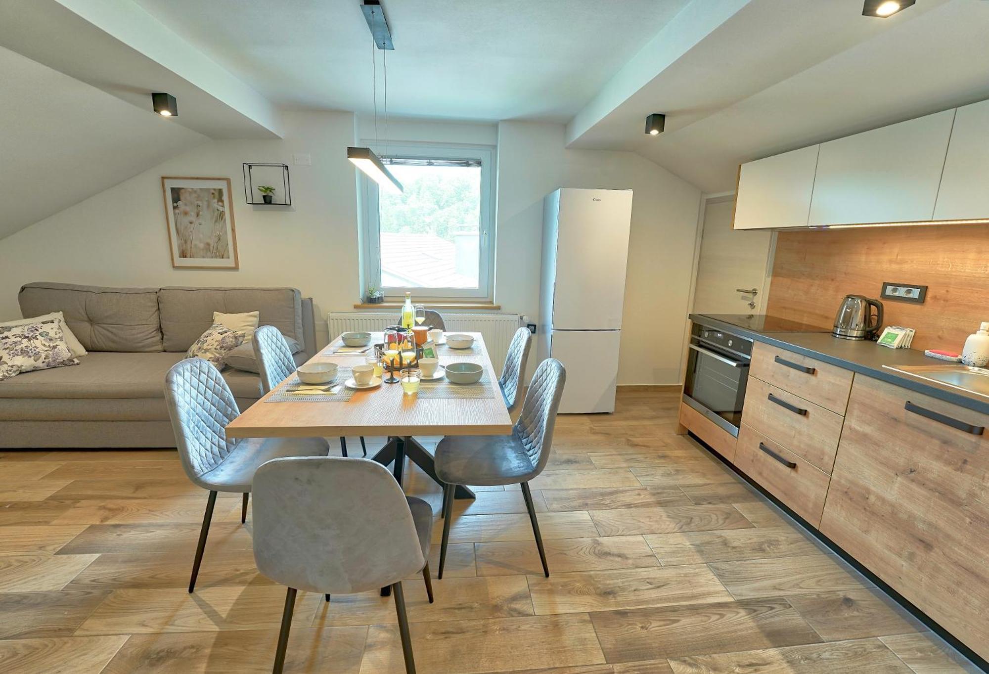 Apartments Lipa Plac Постойна Екстериор снимка