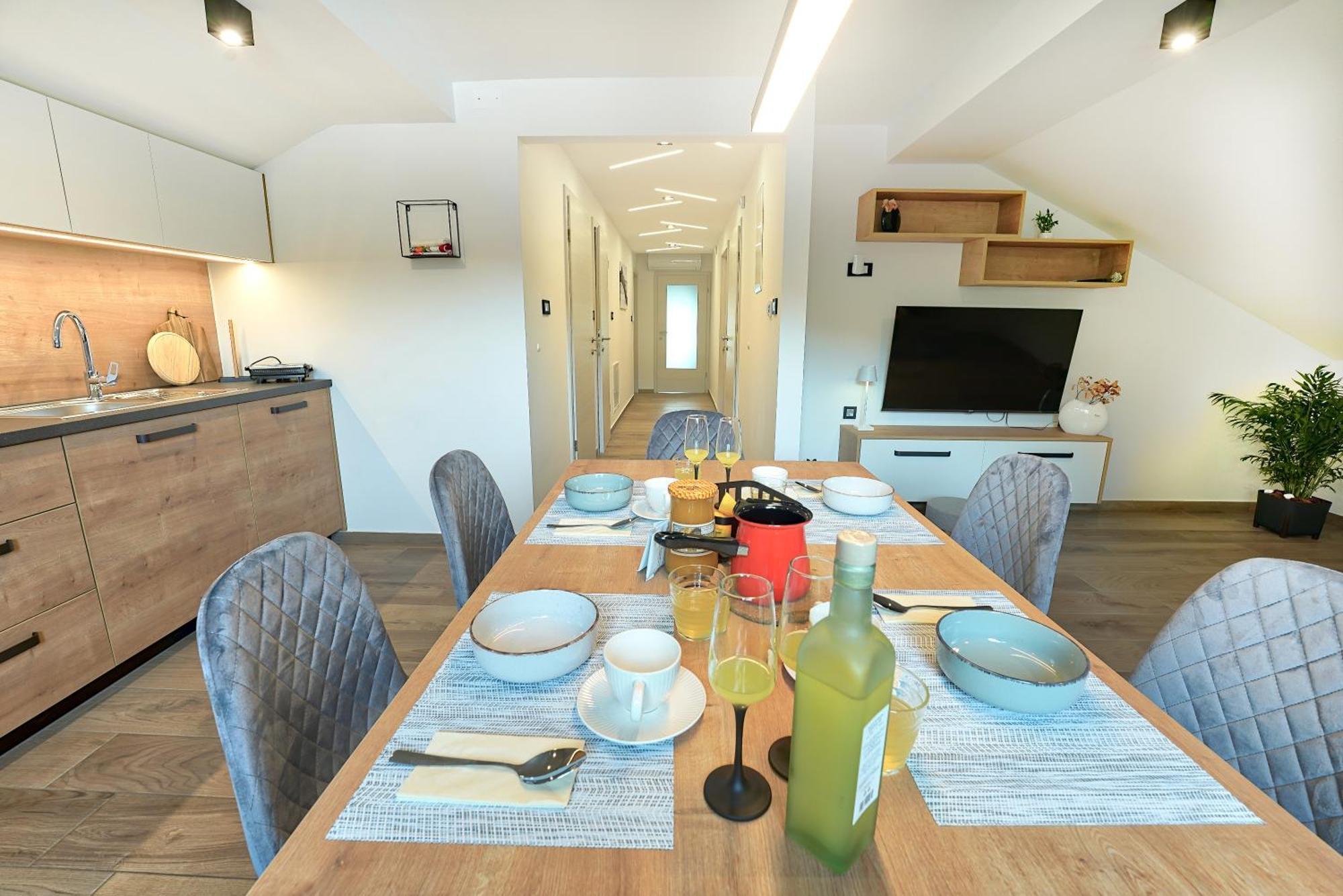 Apartments Lipa Plac Постойна Екстериор снимка